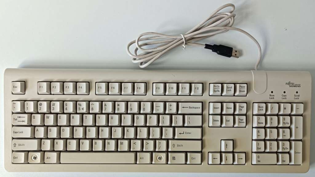Retro beige Fujitsu Keyboard