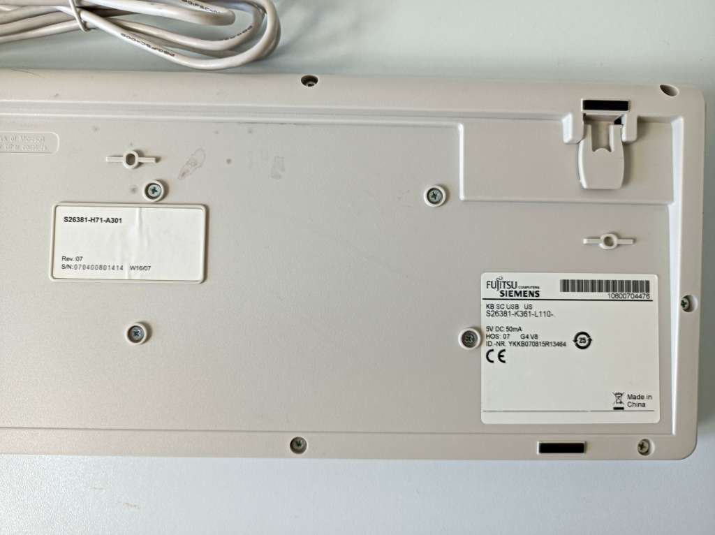 Retro beige Fujitsu Keyboard