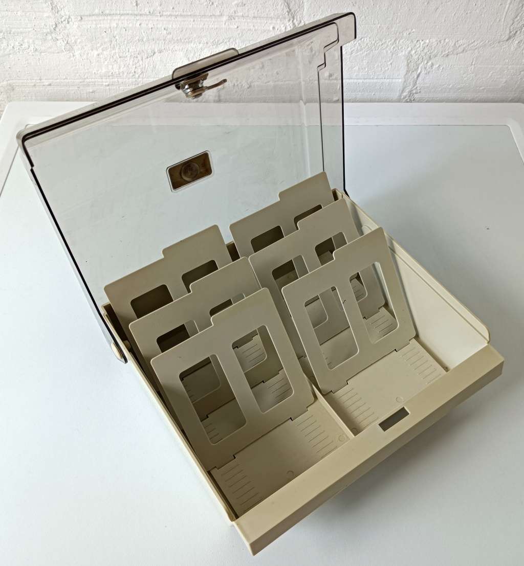 Floppy Disk Bank for 30 x 1.44mb 3.25` disks