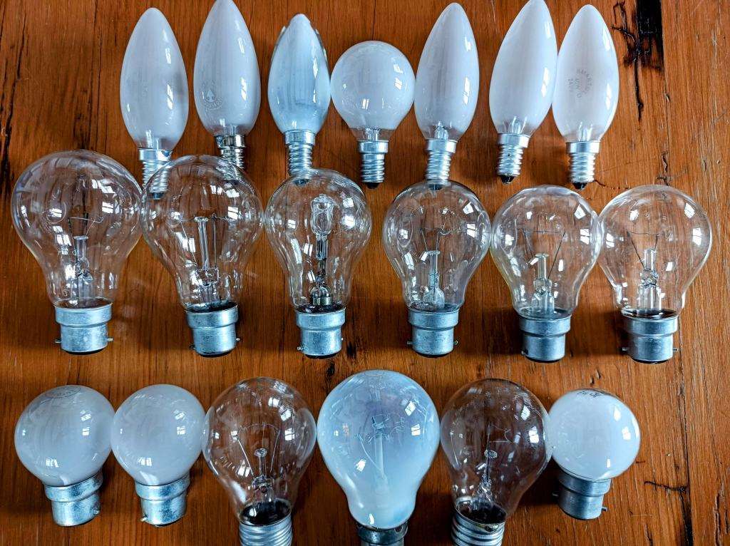 Incandescent light bulbs B22x10 E14x7 E27x2 used bulk pack