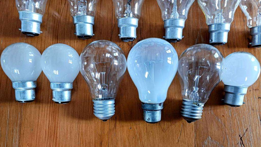 Incandescent light bulbs B22x10 E14x7 E27x2 used bulk pack