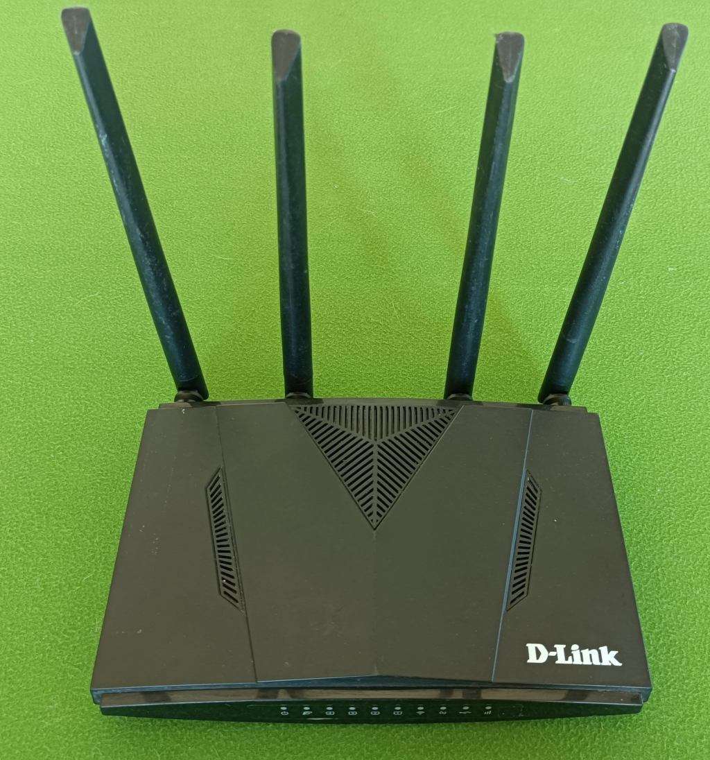 D-Link DWR-M921 4G/LTE router. Takes SIM card. Tested on MTN, VodaCom, CellC, Rain