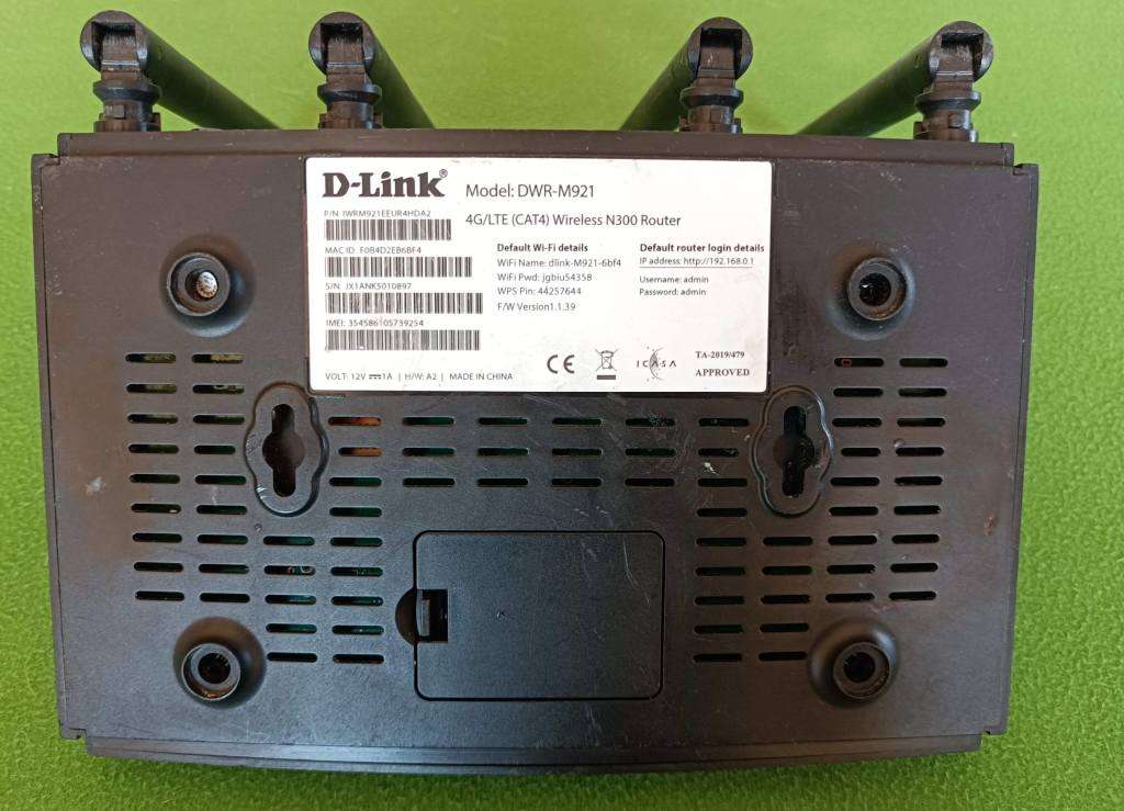 D-Link DWR-M921 4G/LTE router. Takes SIM card. Tested on MTN, VodaCom, CellC, Rain