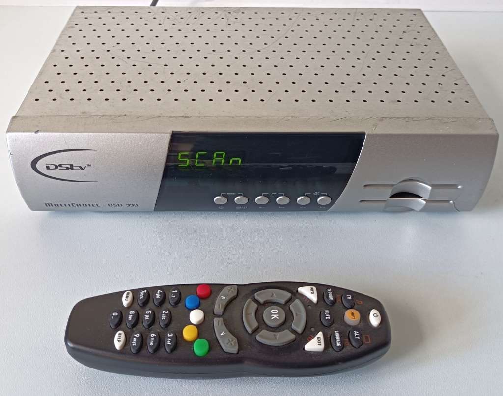 DStv Decoder DSD 990 with remote