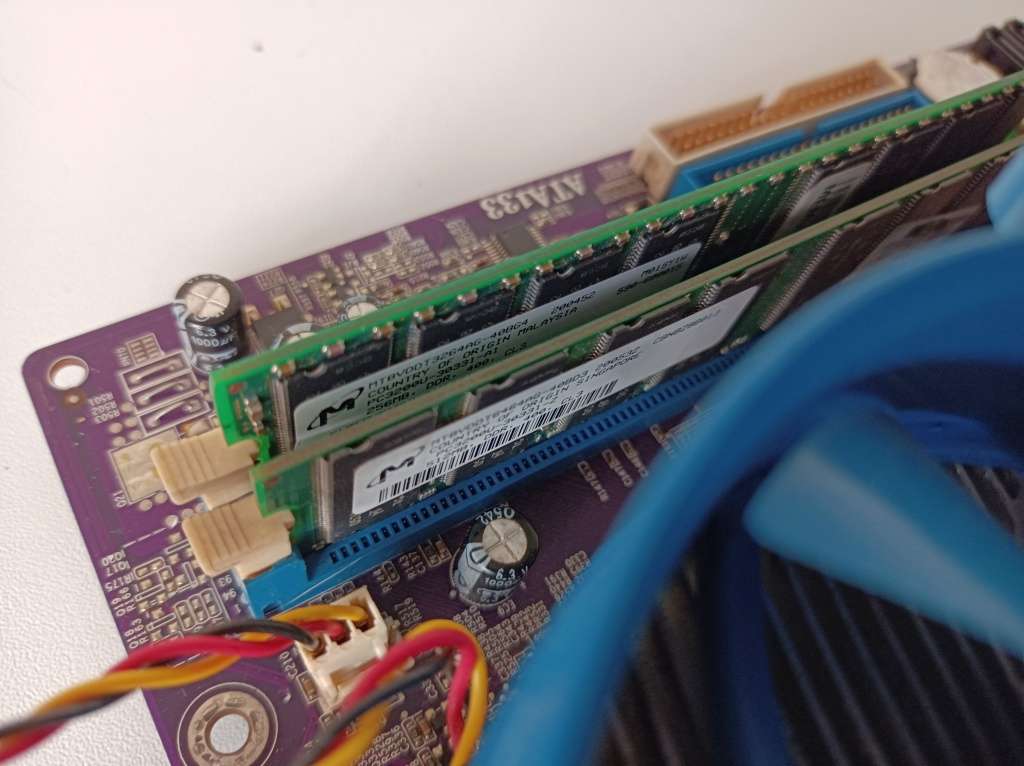 ECS motherboard + Pentium D 945 (2C/2T 3.4GHz) + RAM + Seagate HDD