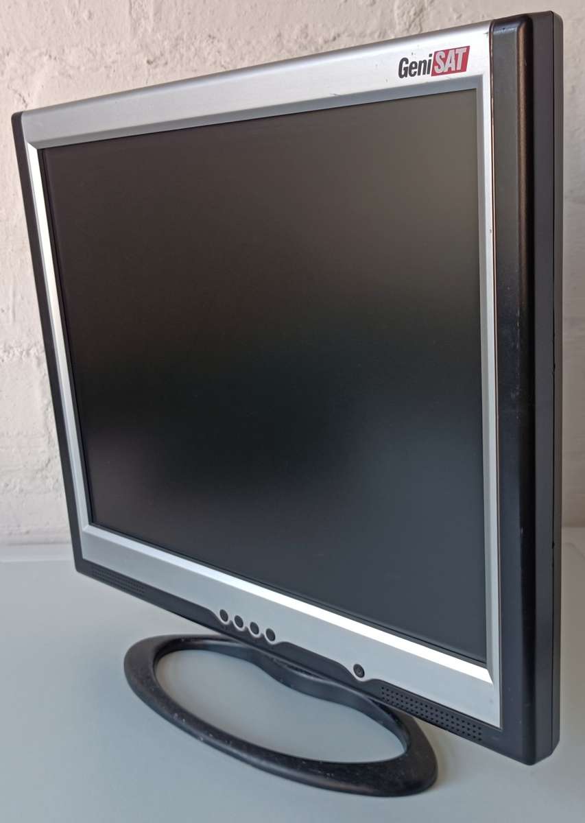 GeniSAT 17` LCD monitor | Model 7005L | Power adapter included | Amazing tilt angles | VGA + Audio
