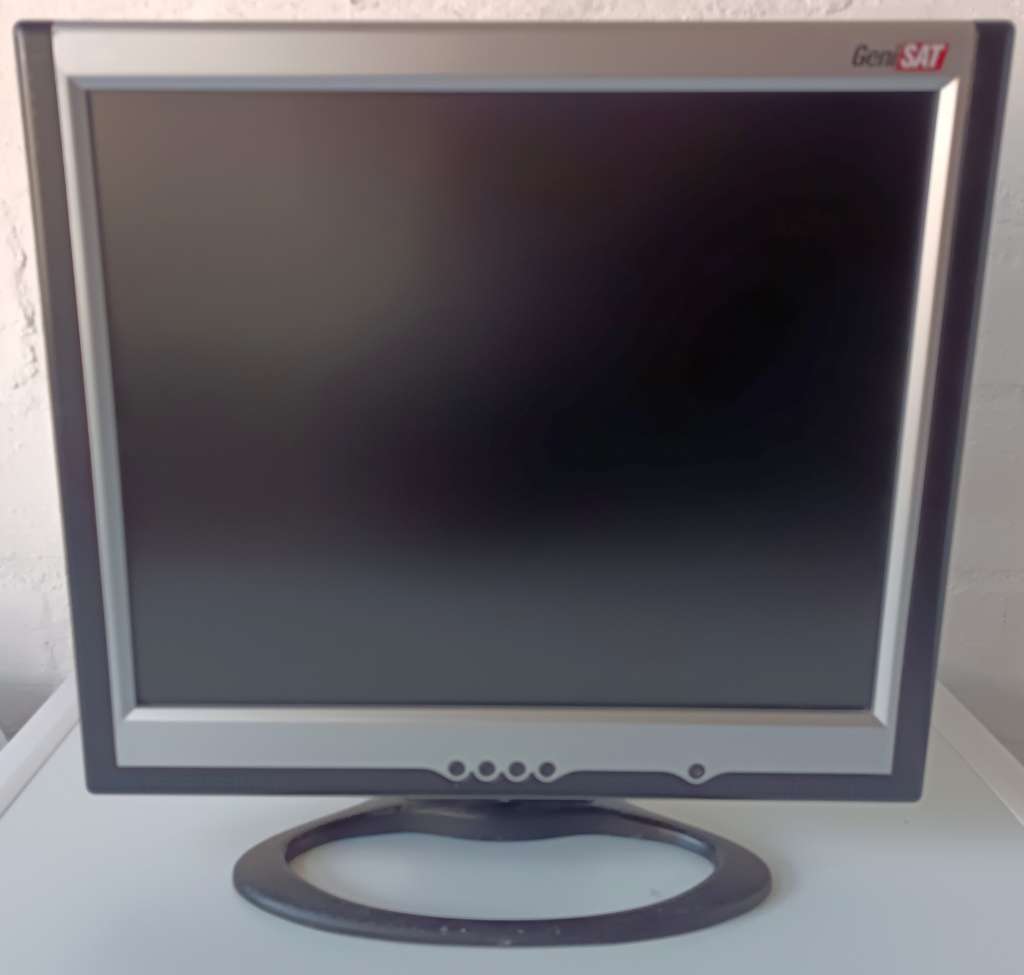 GeniSAT 17` LCD monitor | Model 7005L | Power adapter included | Amazing tilt angles | VGA + Audio