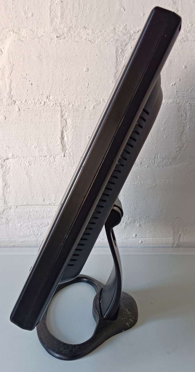 GeniSAT 17` LCD monitor | Model 7005L | Power adapter included | Amazing tilt angles | VGA + Audio