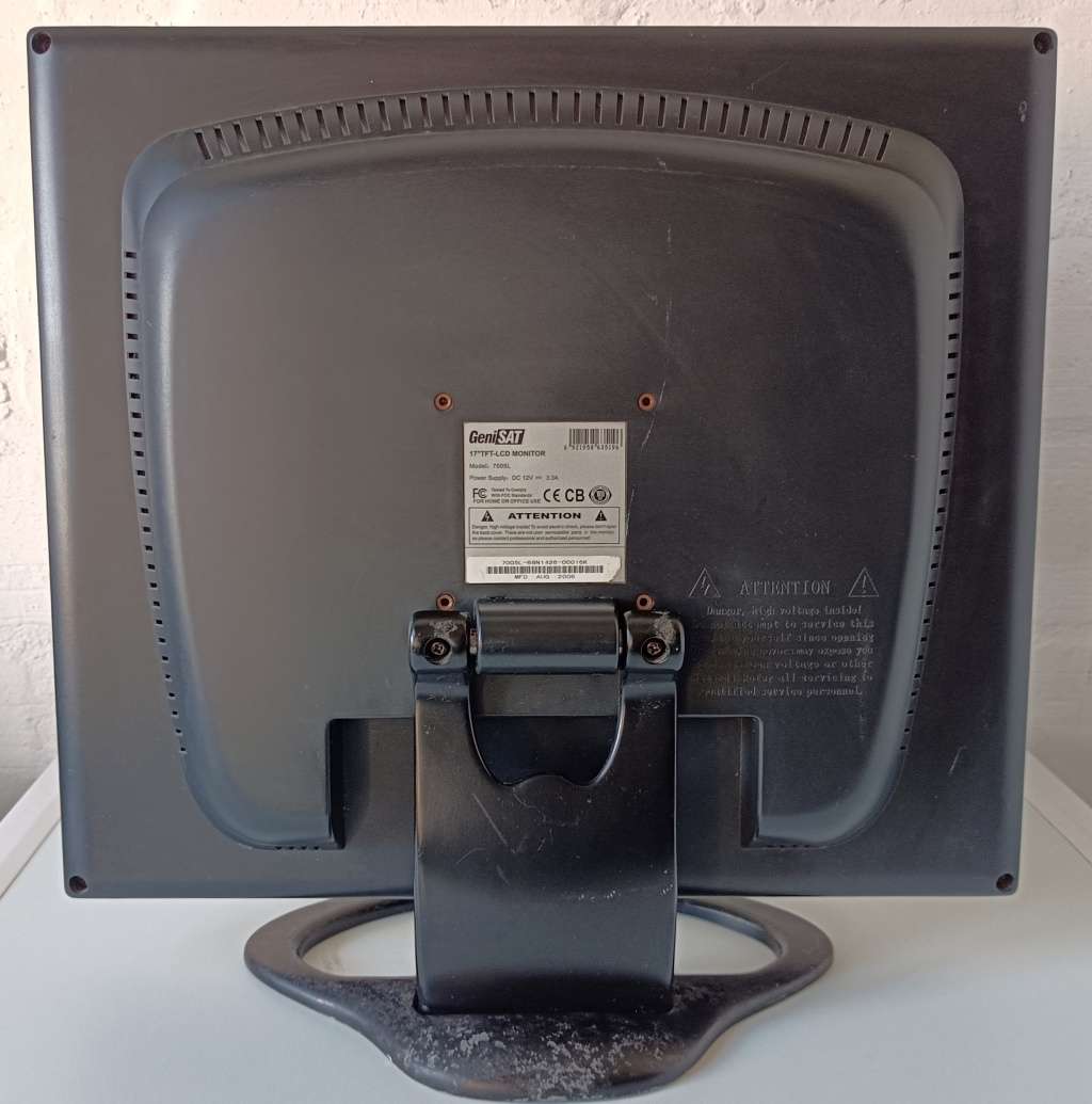 GeniSAT 17` LCD monitor | Model 7005L | Power adapter included | Amazing tilt angles | VGA + Audio