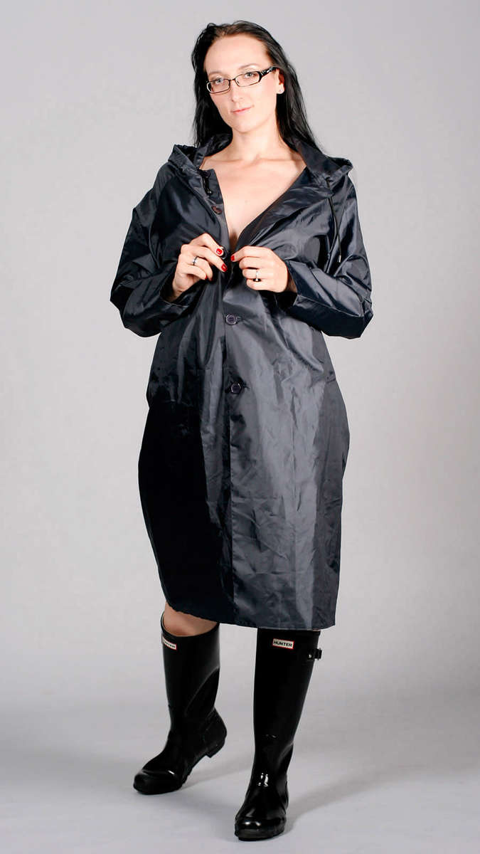Navy vintage nylon raincoat made from lightweight taffeta coated nylon | 92CM