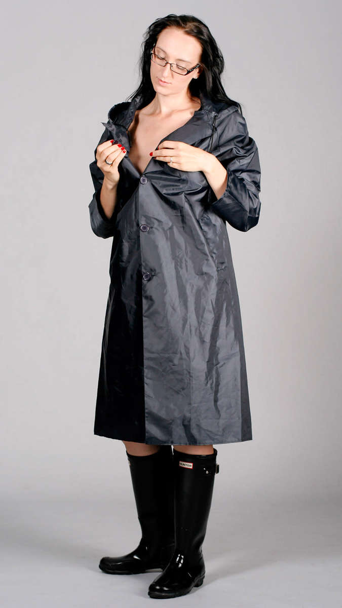 Navy vintage nylon raincoat made from lightweight taffeta coated nylon | 92CM