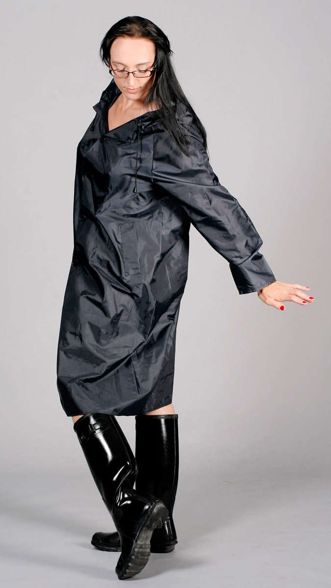 Navy vintage nylon raincoat made from lightweight taffeta coated nylon | 92CM