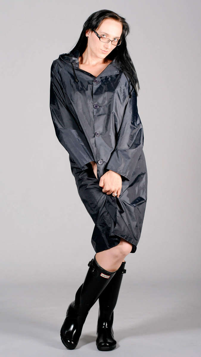 Navy vintage nylon raincoat made from lightweight taffeta coated nylon | 92CM