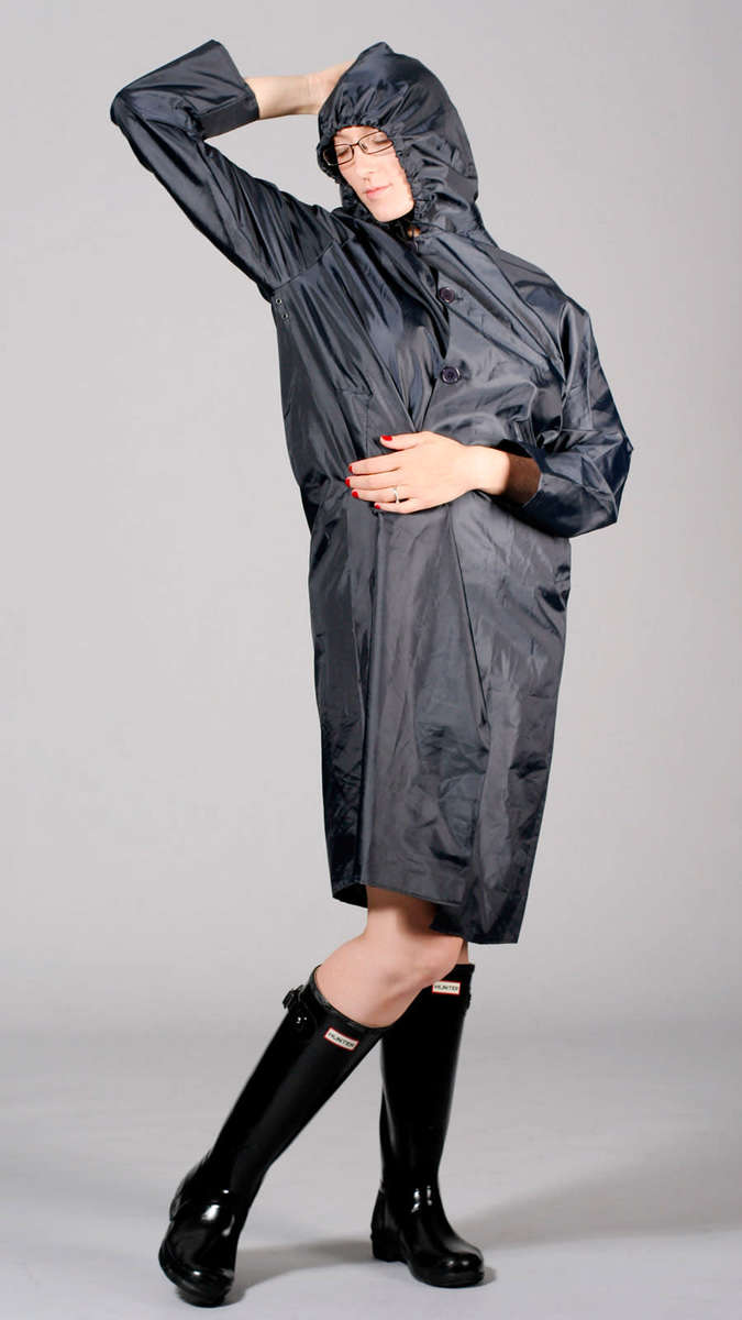 Navy vintage nylon raincoat made from lightweight taffeta coated nylon | 92CM
