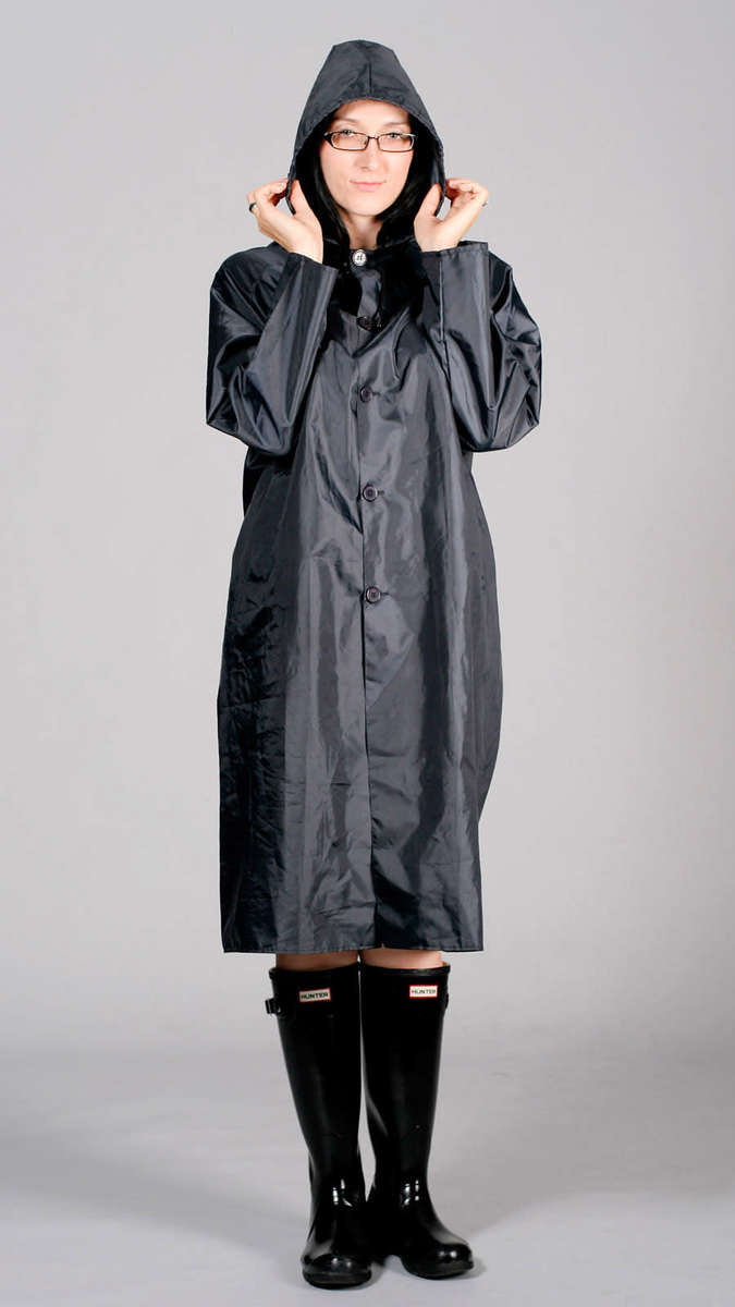 Navy vintage nylon raincoat made from lightweight taffeta coated nylon | 92CM