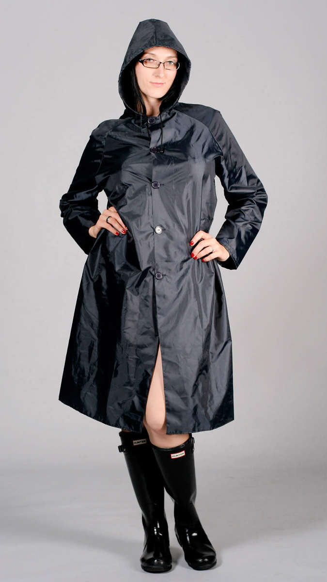 Navy vintage nylon raincoat made from lightweight taffeta coated nylon | 92CM