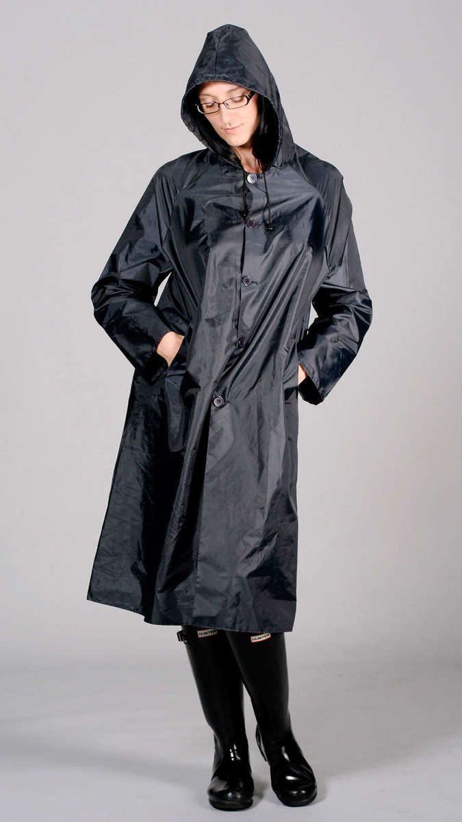 Navy vintage nylon raincoat made from lightweight taffeta coated nylon | 92CM