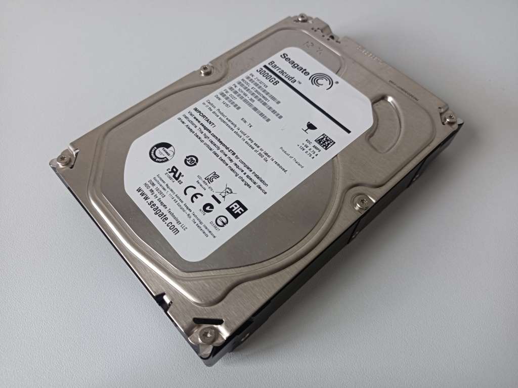 Seagate 3TB HDD | 180mb/s read | 174mb/s write | 12% health