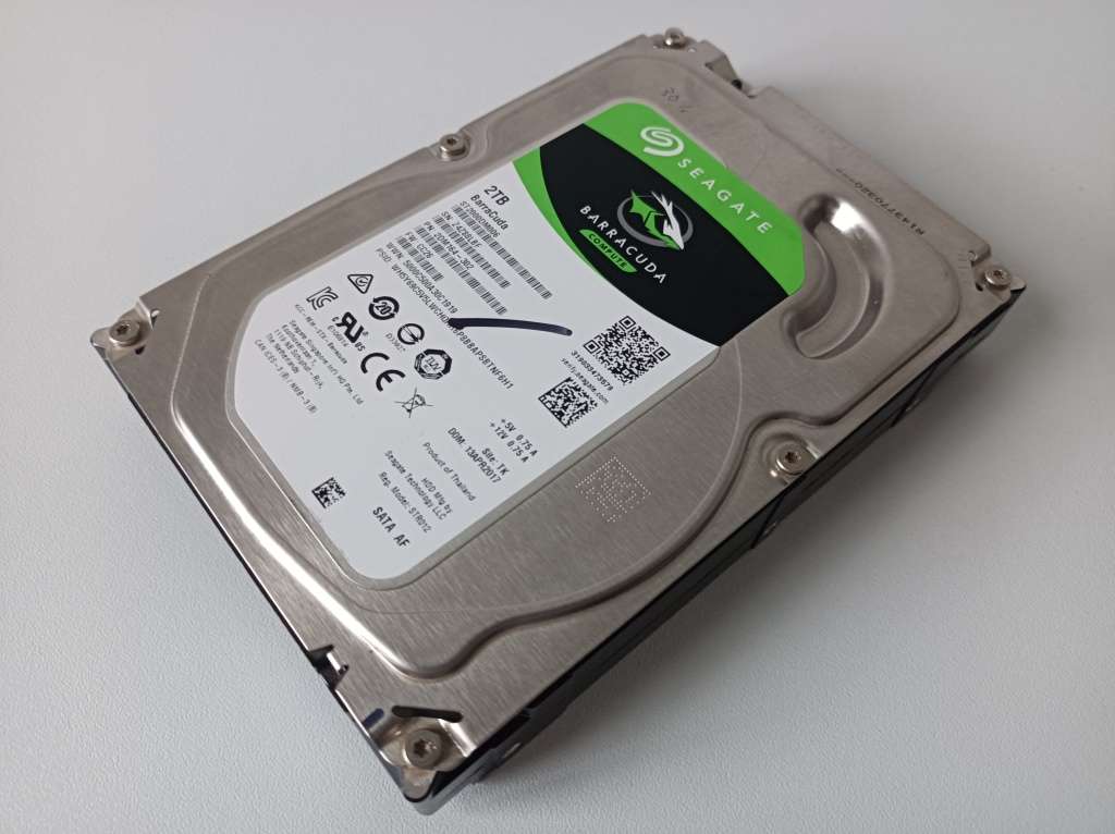 Seagate 2TB HDD | 207mb/s read | 203mb/s write | 30% health