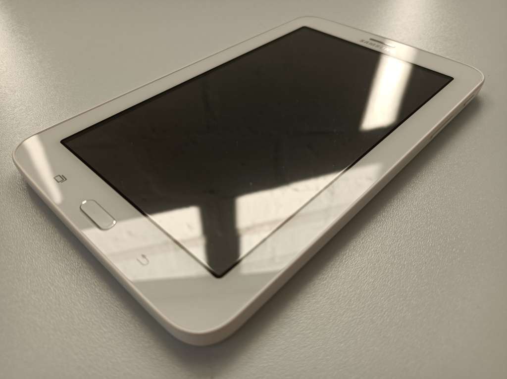 Samsung Galaxy Tablet 3 Lite | 7" WSVGA | 3.75G HSPA+ | In box like new