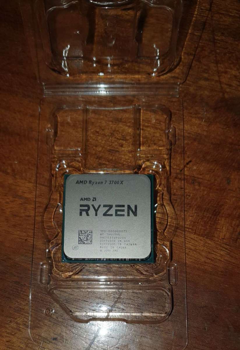 AMD Ryzen 7 3700X CPU | In box with Wraith Stealth cooler | 8C/16T up to 4.4GHz | 36MB Cache | Zen 2