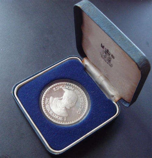 LESOTHO 1 OUNCE SILVER IN ORGINAL BOX !!!!