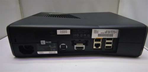 XBOX 360 + REMOTE AND CABLES