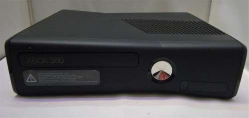 XBOX 360 + REMOTE AND CABLES