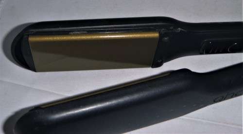 GHD GOLD SERIES WIDE PLATE PROFFESIONAL HAIR STRIGHTENER