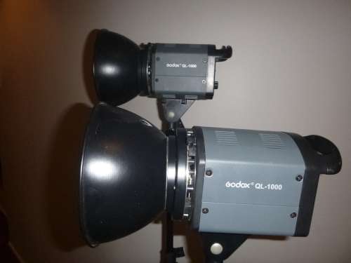 GODEX QL 1000 LIGHTING + 2 TRIPOD + 2 UMBRELLAS