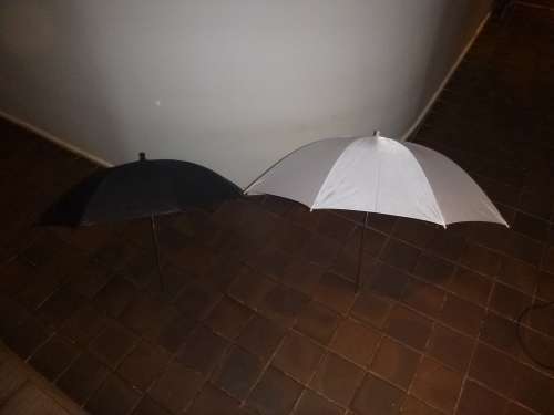 GODEX QL 1000 LIGHTING + 2 TRIPOD + 2 UMBRELLAS