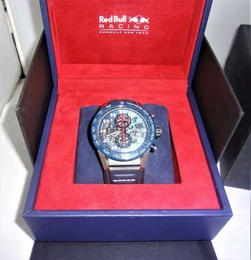 TAG HEUER CARRERA RED BULL