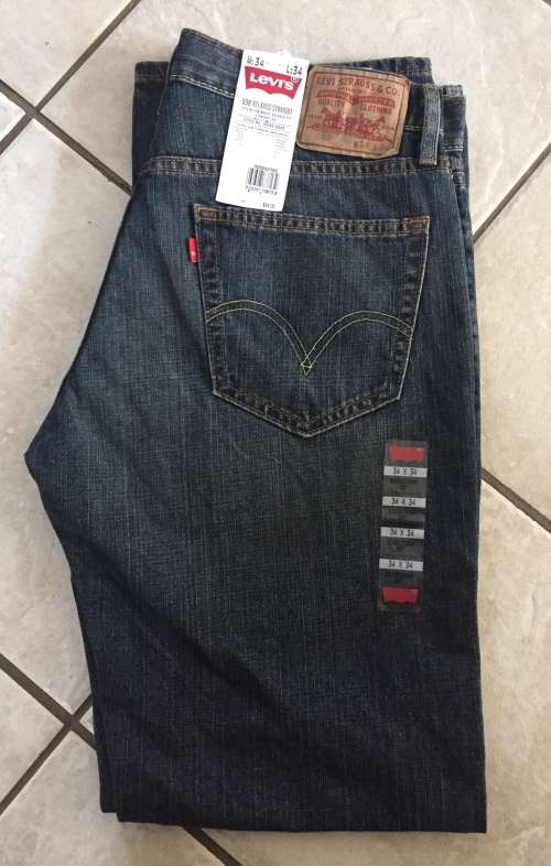 Very nice new Levis men's jeans - size 34