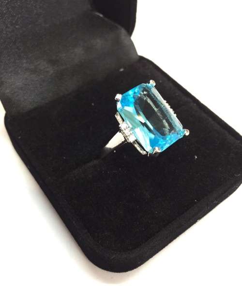 Large women simulant Aquamarine gemstone wedding, engagement, party ring. Size 7. 925 Silver