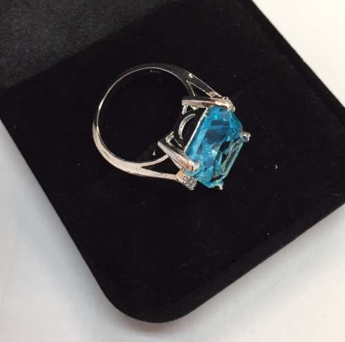 Large women simulant Aquamarine gemstone wedding, engagement, party ring. Size 7. 925 Silver