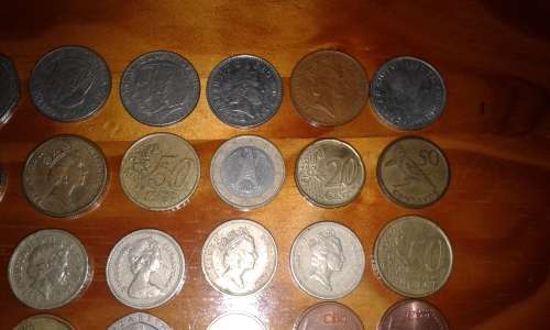 Lot : 40 x International Coins ( UK, Australia, Sweden, Thailand, Malaysia & Mozambique)