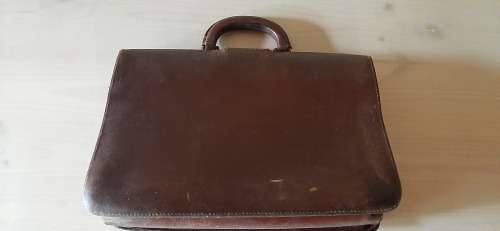 * VINTAGE * - 1950s MEN'S USED LEATHER BRIEFCASE.