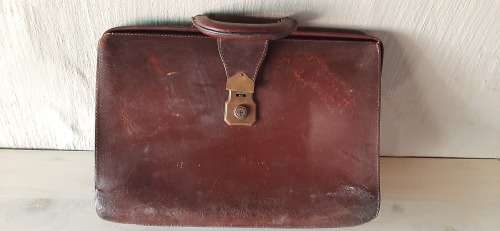 * VINTAGE * - 1950s MEN'S USED LEATHER BRIEFCASE.