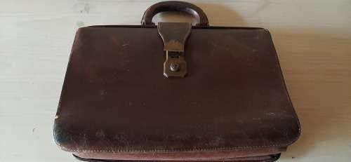 * VINTAGE * - 1950s MEN'S USED LEATHER BRIEFCASE.