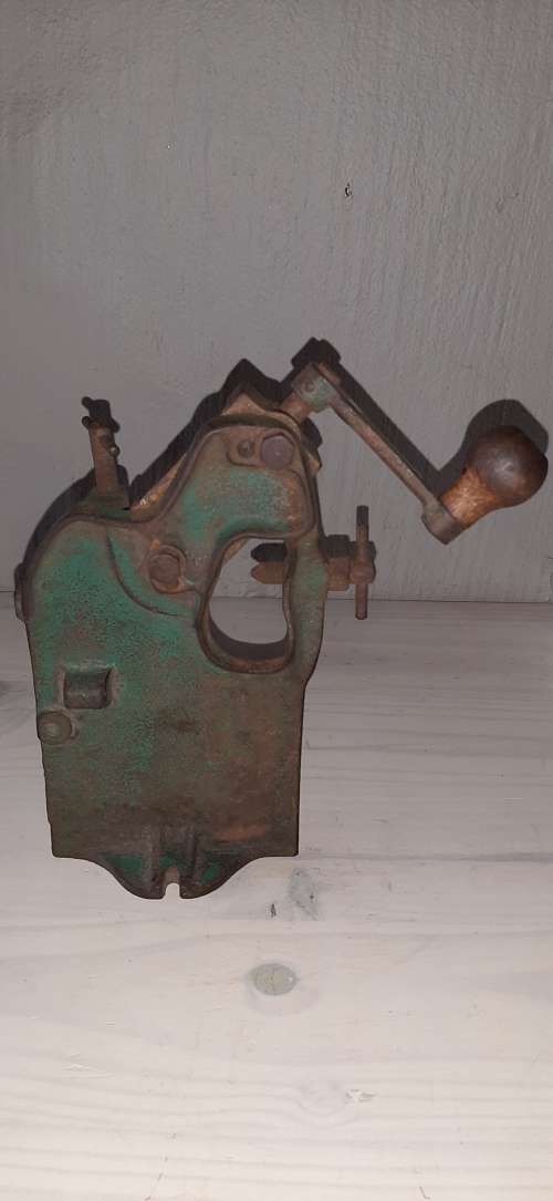 ** ANTIQUE CAST IRON VALVE LATHE ** - MADE IN USA :  PATENT MAY 11, 1920.