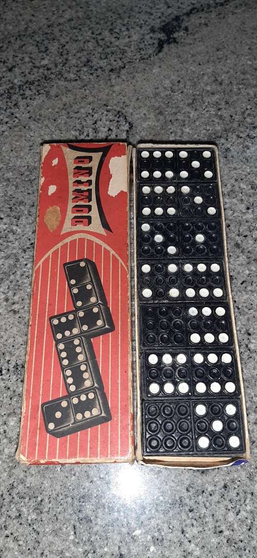 ** Vintage Complete Set of Dominoes in Original Box **