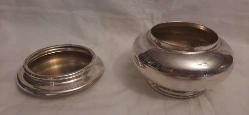 **  Early 20 Century : Derby English Silverplate E.P.N.S Tea Caddie (11 cm).**