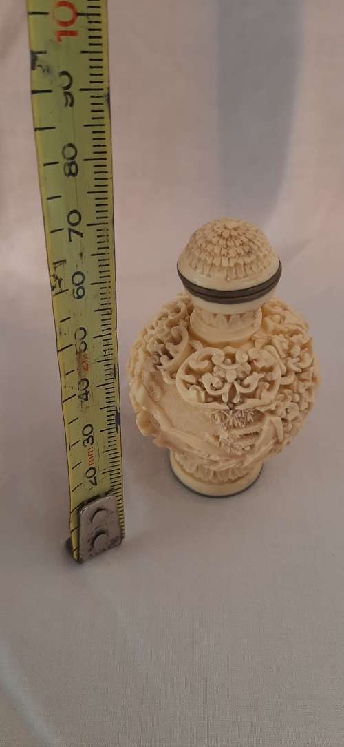 ** ORIGINAL- 20th Century Chinese Hand-Carved Resin Snuff Bottle (7cm).**