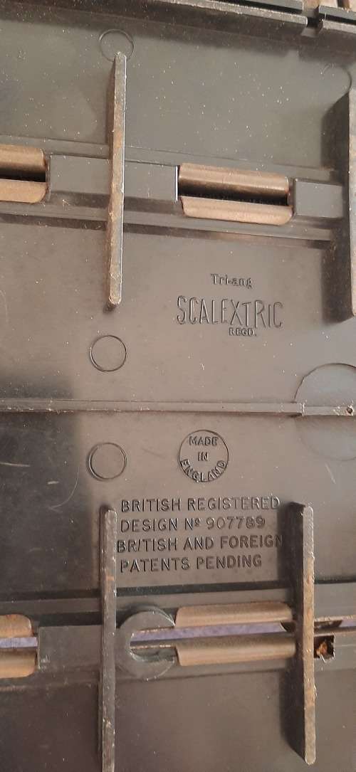 ** ORIGINAL : Tri-Ang `Scalextric` Straight Track x 14 (Lot #1).**