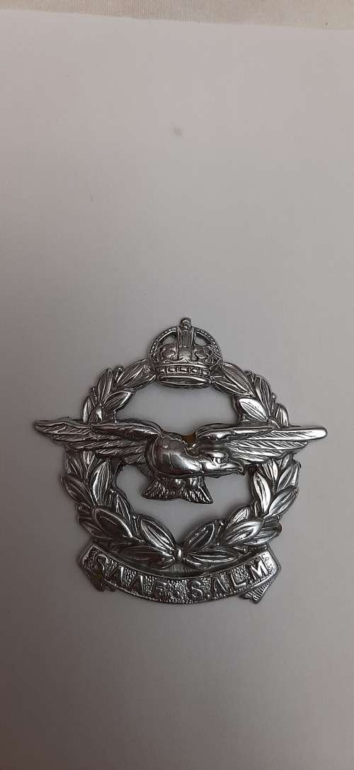 **ORIGINAL- WW2  .925 Sterling Silver South African Air Force Officer`s Cap Badge (10g).**