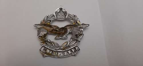 **ORIGINAL- WW2  .925 Sterling Silver South African Air Force Officer`s Cap Badge (10g).**