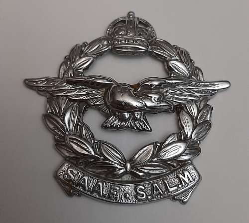 **ORIGINAL- WW2  .925 Sterling Silver South African Air Force Officer`s Cap Badge (10g).**