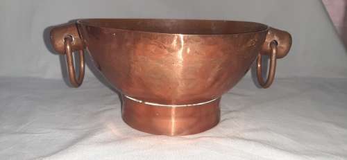 **ORIGINAL-  De Klerk Copper Hammered Medium Standing Bowl (24cm x 10cm).**