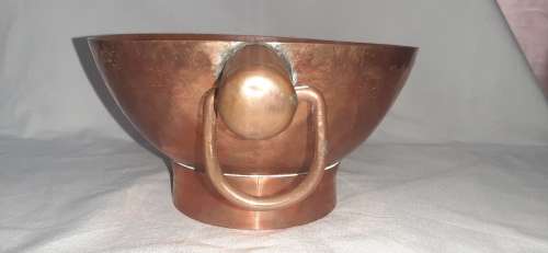 **ORIGINAL-  De Klerk Copper Hammered Medium Standing Bowl (24cm x 10cm).**
