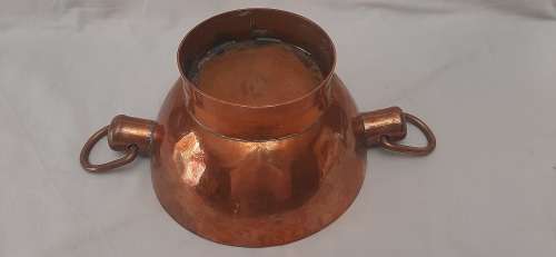 **ORIGINAL-  De Klerk Copper Hammered Medium Standing Bowl (24cm x 10cm).**